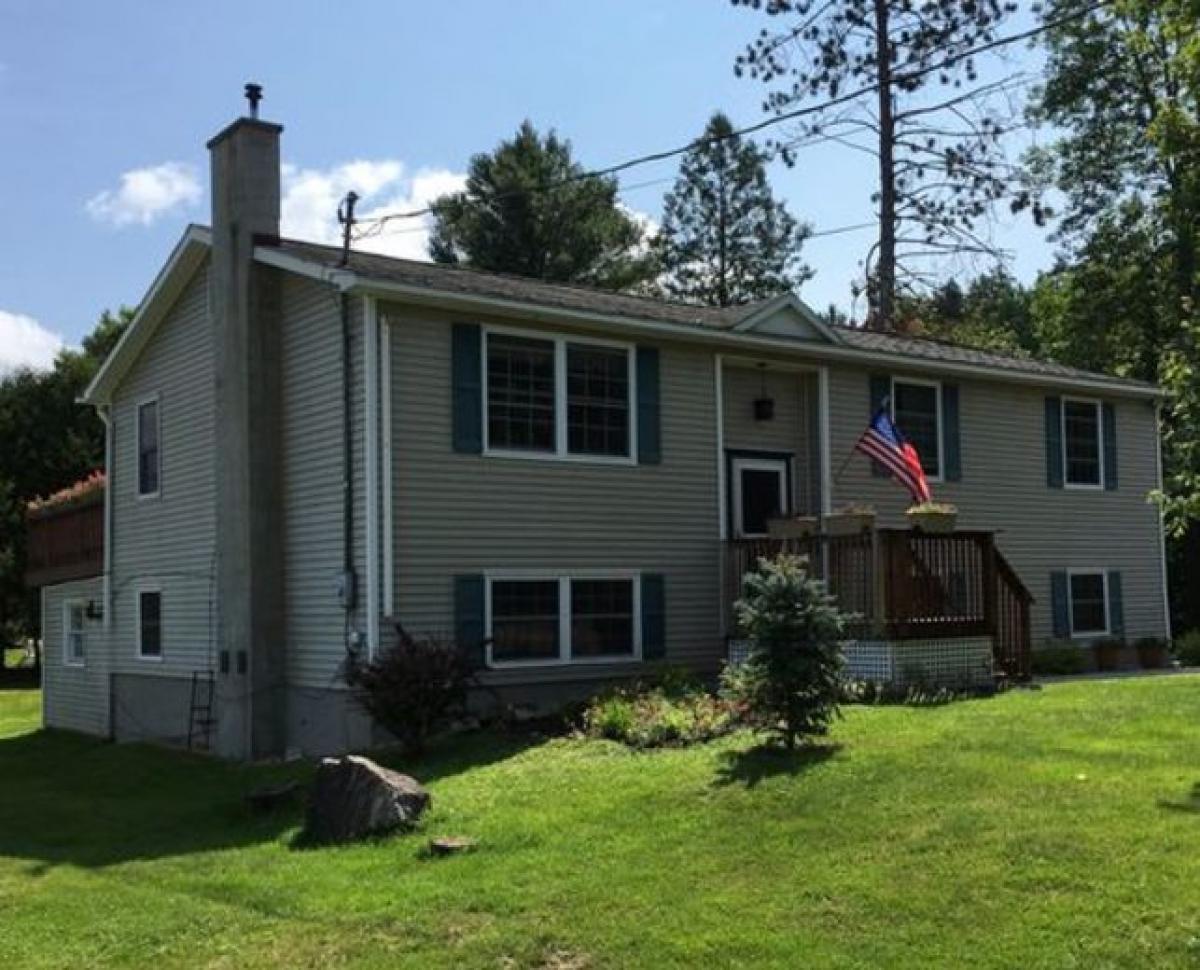 Picture of Home For Sale in Saranac Lake, New York, United States
