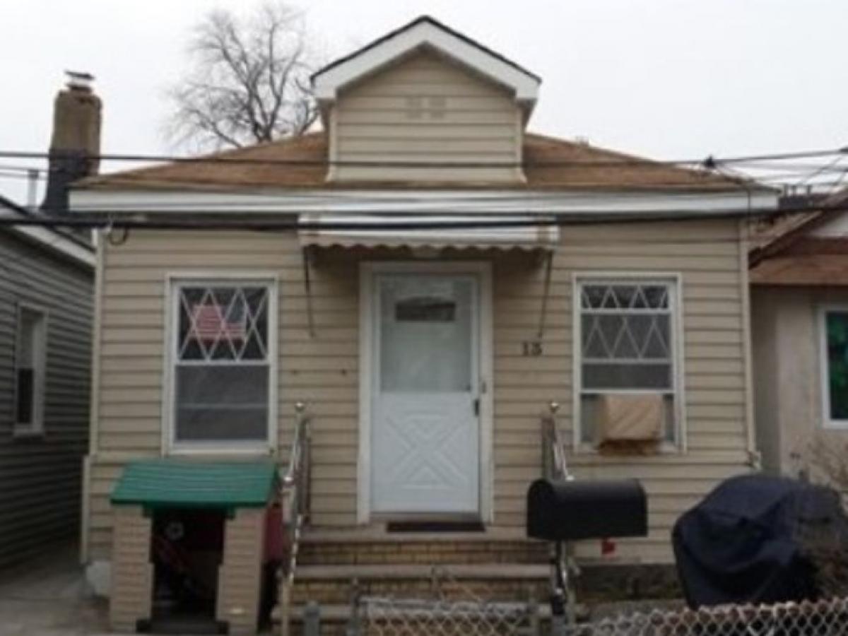 Picture of Home For Sale in New York City, New York, United States