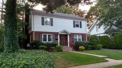 Home For Sale in Garden City, New York