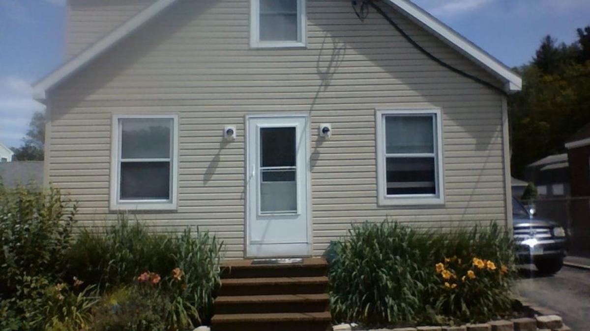 Picture of Home For Sale in Saratoga Springs, New York, United States