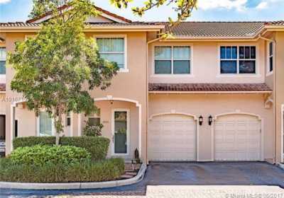 Townhome For Sale in Pompano Beach, Florida