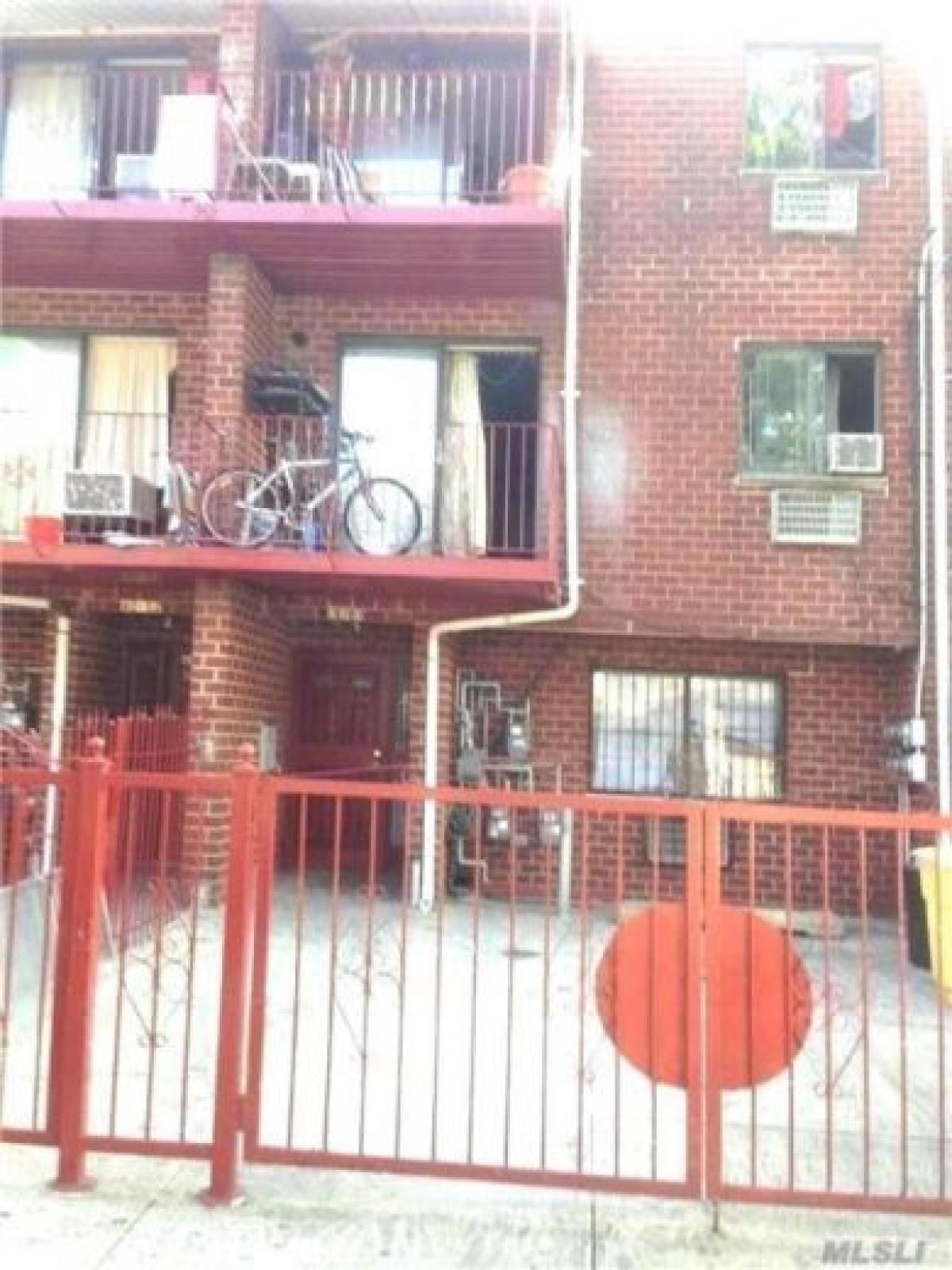 Picture of Home For Sale in Elmhurst, New York, United States