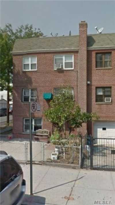 Home For Rent in Elmhurst, New York