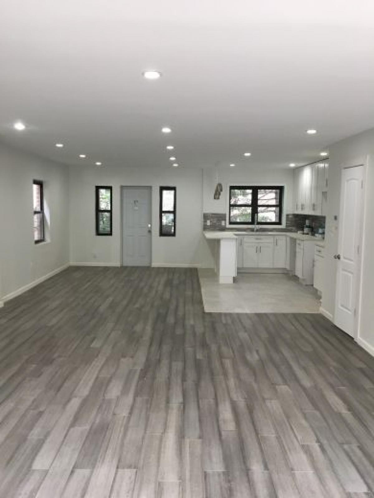 Picture of Townhome For Sale in Bronx, New York, United States