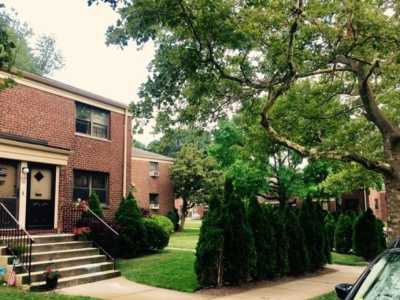 Home For Sale in Oakland Gardens, New York