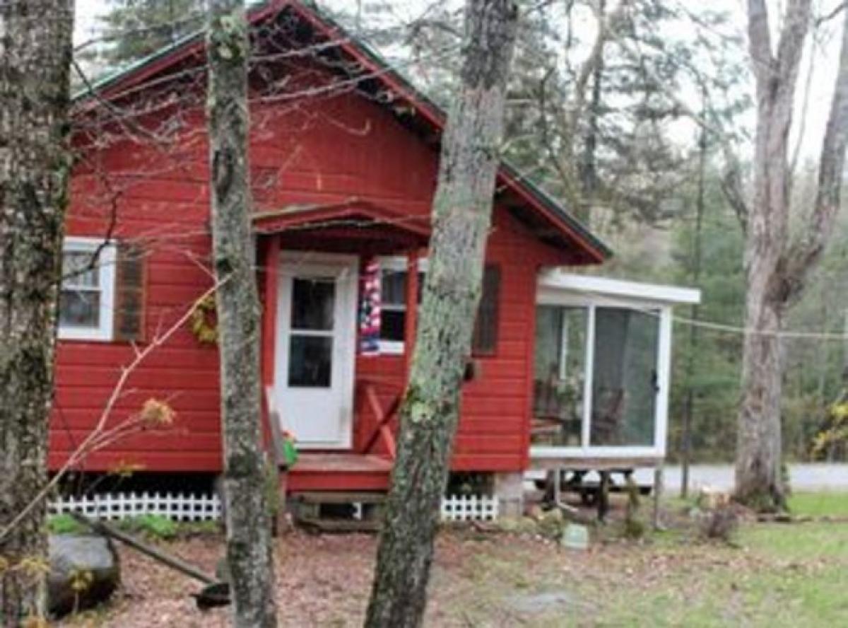 Picture of Home For Sale in Lake Pleasant, New York, United States