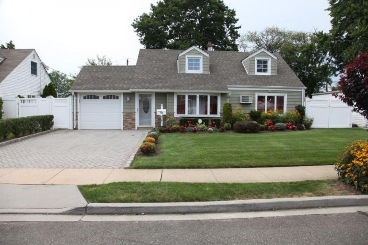 Picture of Home For Sale in Valley Stream, New York, United States