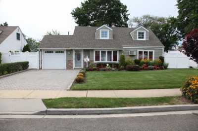 Home For Sale in Valley Stream, New York
