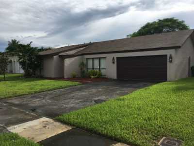 Home For Sale in Cooper City, Florida