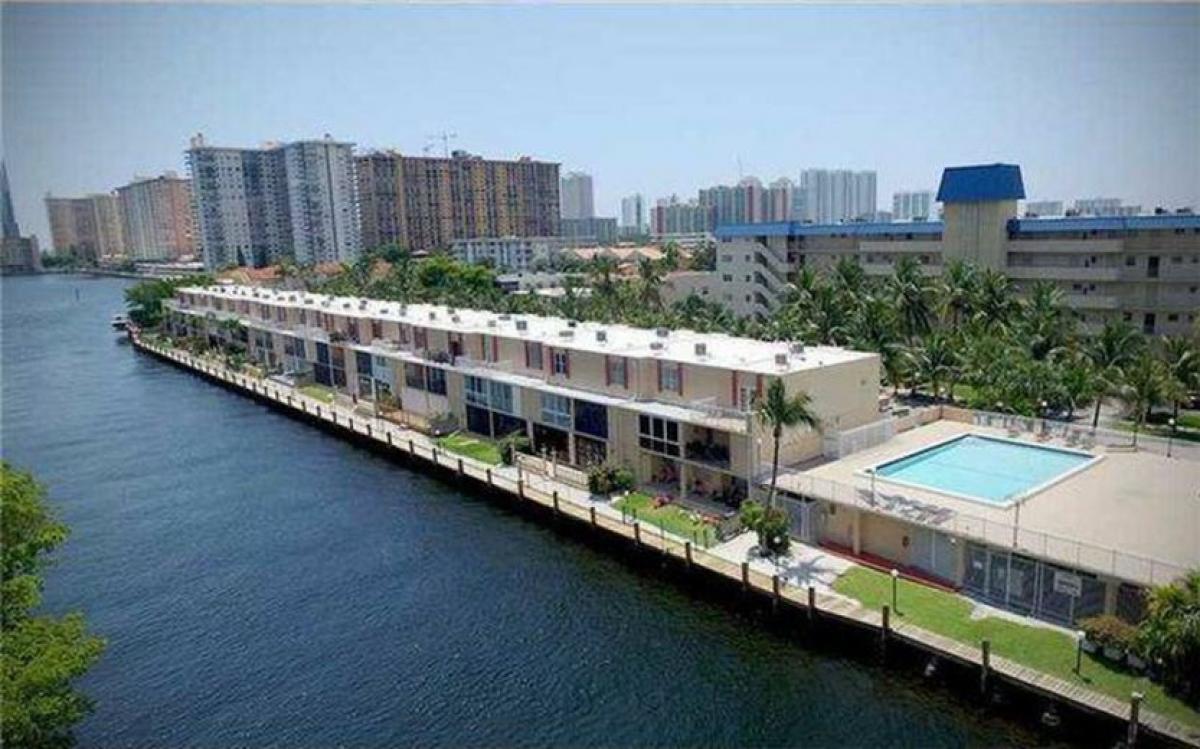 Picture of Condo For Sale in North Miami Beach, Florida, United States