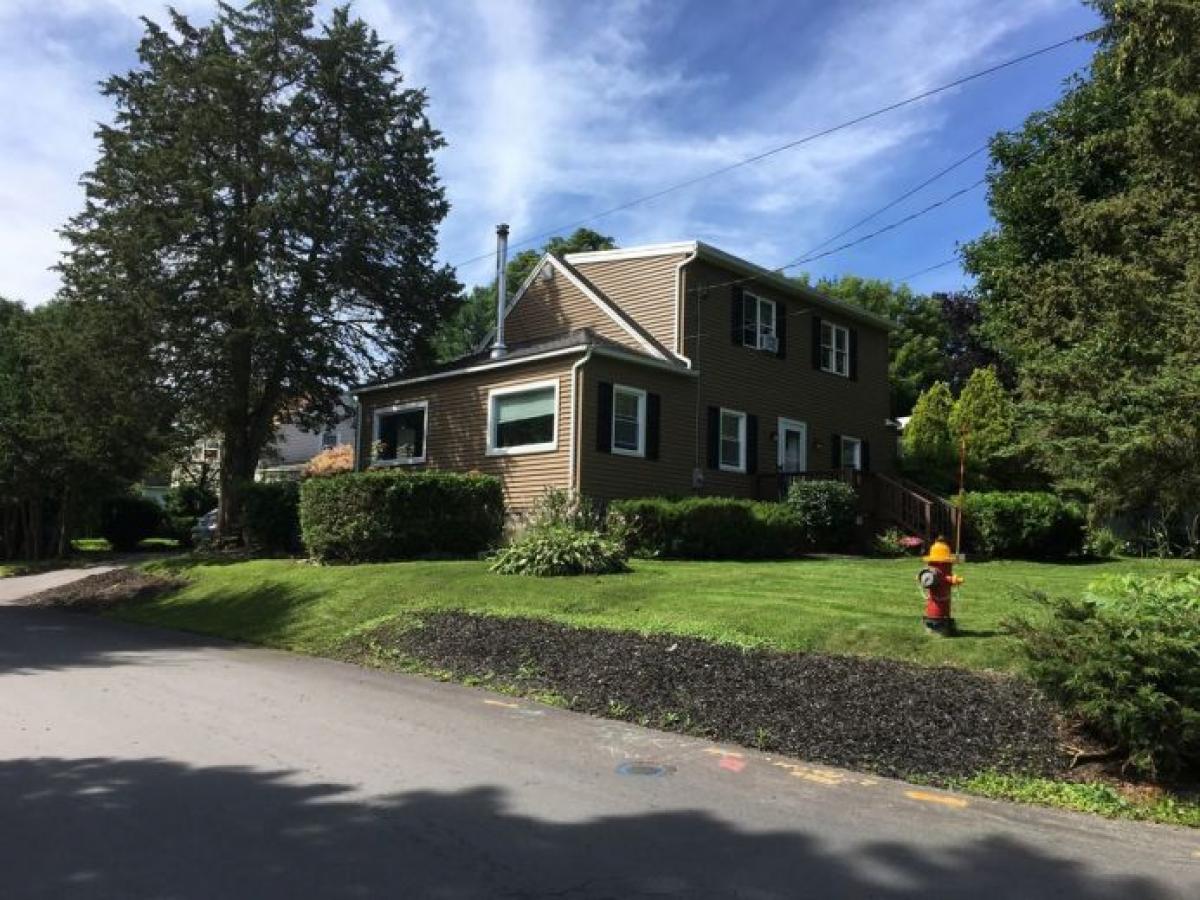 Picture of Home For Sale in New Hartford, New York, United States