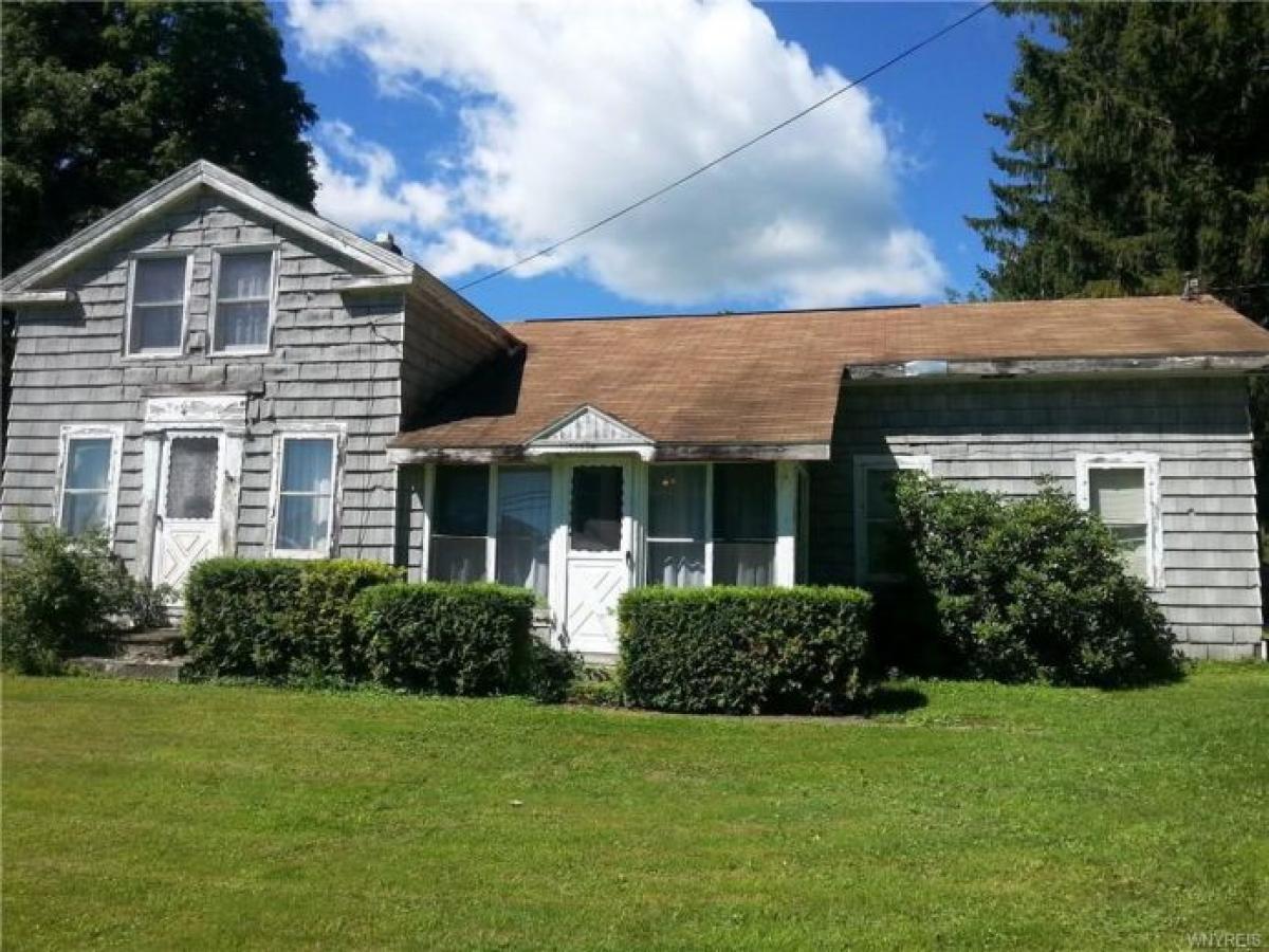 Picture of Home For Sale in Delevan, New York, United States