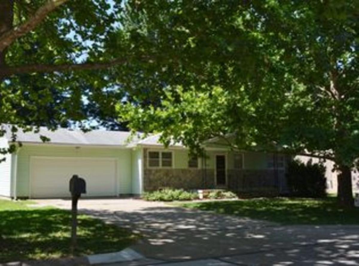 Picture of Home For Sale in Manhattan, Kansas, United States