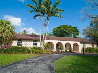 Home For Sale in Palmetto Bay, Florida
