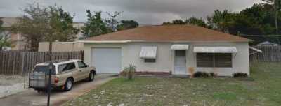 Home For Sale in Jensen Beach, Florida
