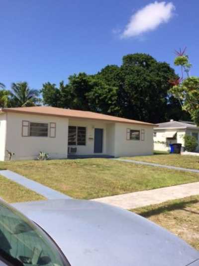 Home For Sale in North Miami Beach, Florida