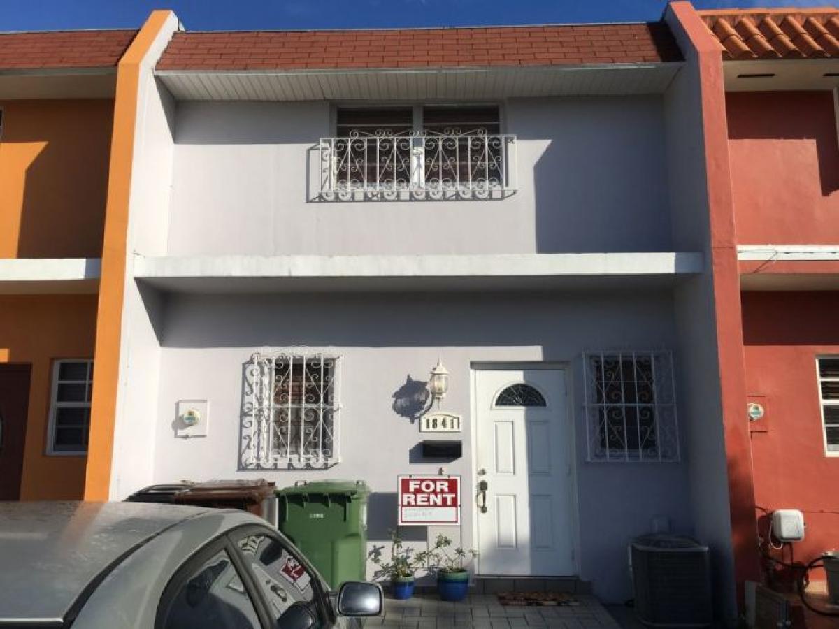 Picture of Townhome For Sale in Hialeah, Florida, United States