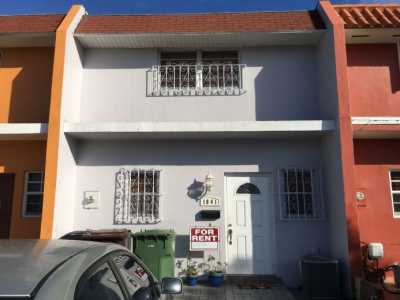 Townhome For Sale in Hialeah, Florida