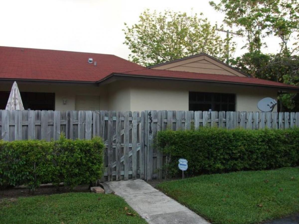 Picture of Townhome For Sale in West Palm Beach, Florida, United States