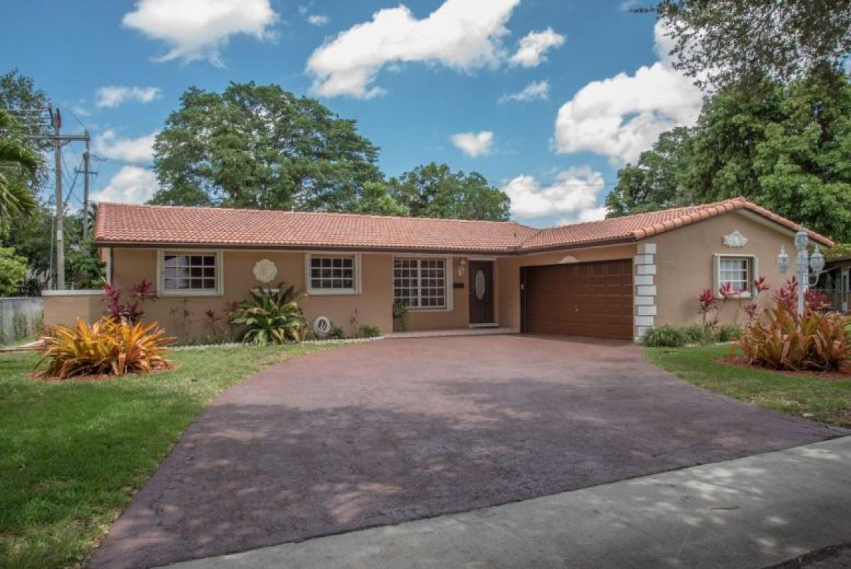 Picture of Home For Sale in Miami Lakes, Florida, United States