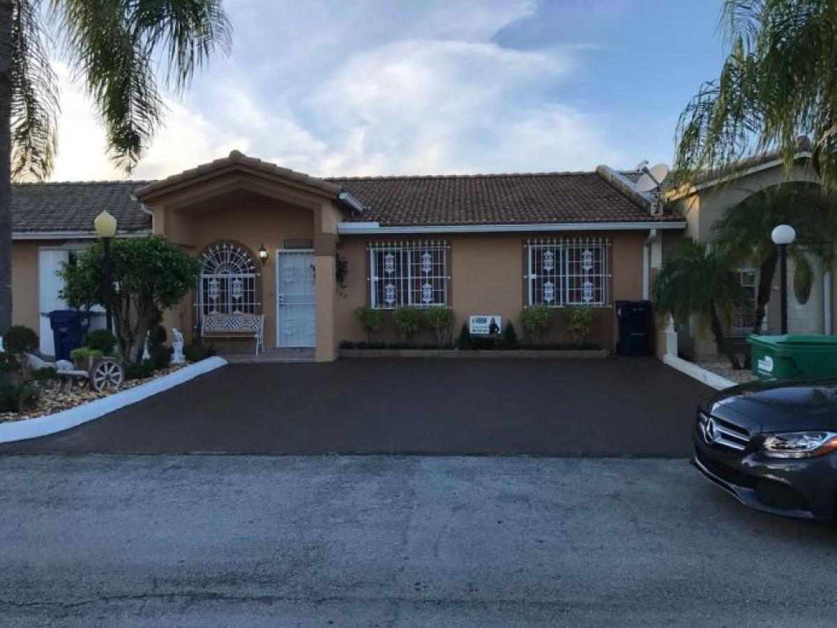 Picture of Home For Sale in Hialeah, Florida, United States