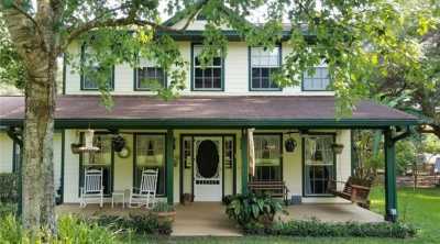 Home For Sale in Dade City, Florida