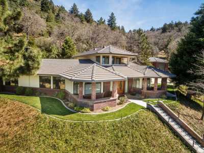 Home For Sale in Oak Glen, California