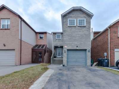 Home For Sale in Mississauga, Canada