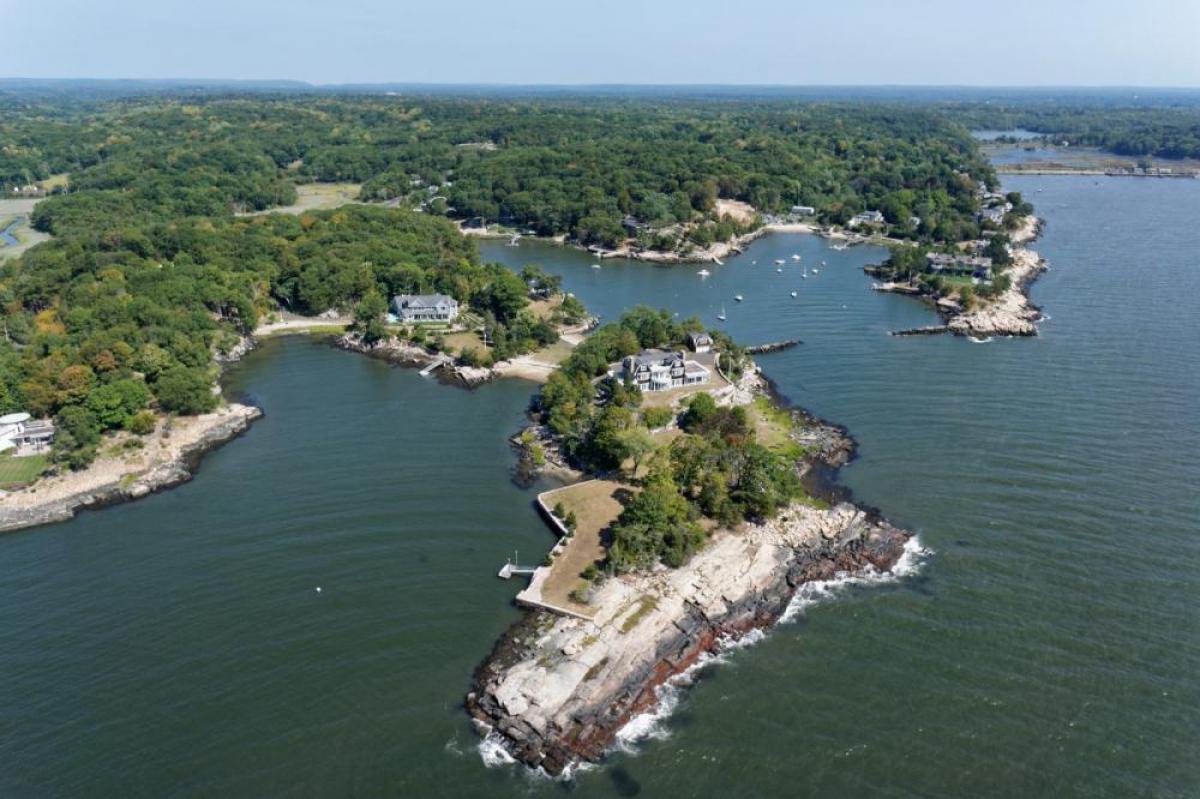 Picture of Home For Sale in Guilford, Connecticut, United States