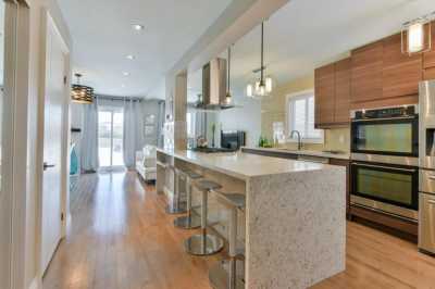 Home For Sale in Mississauga, Canada