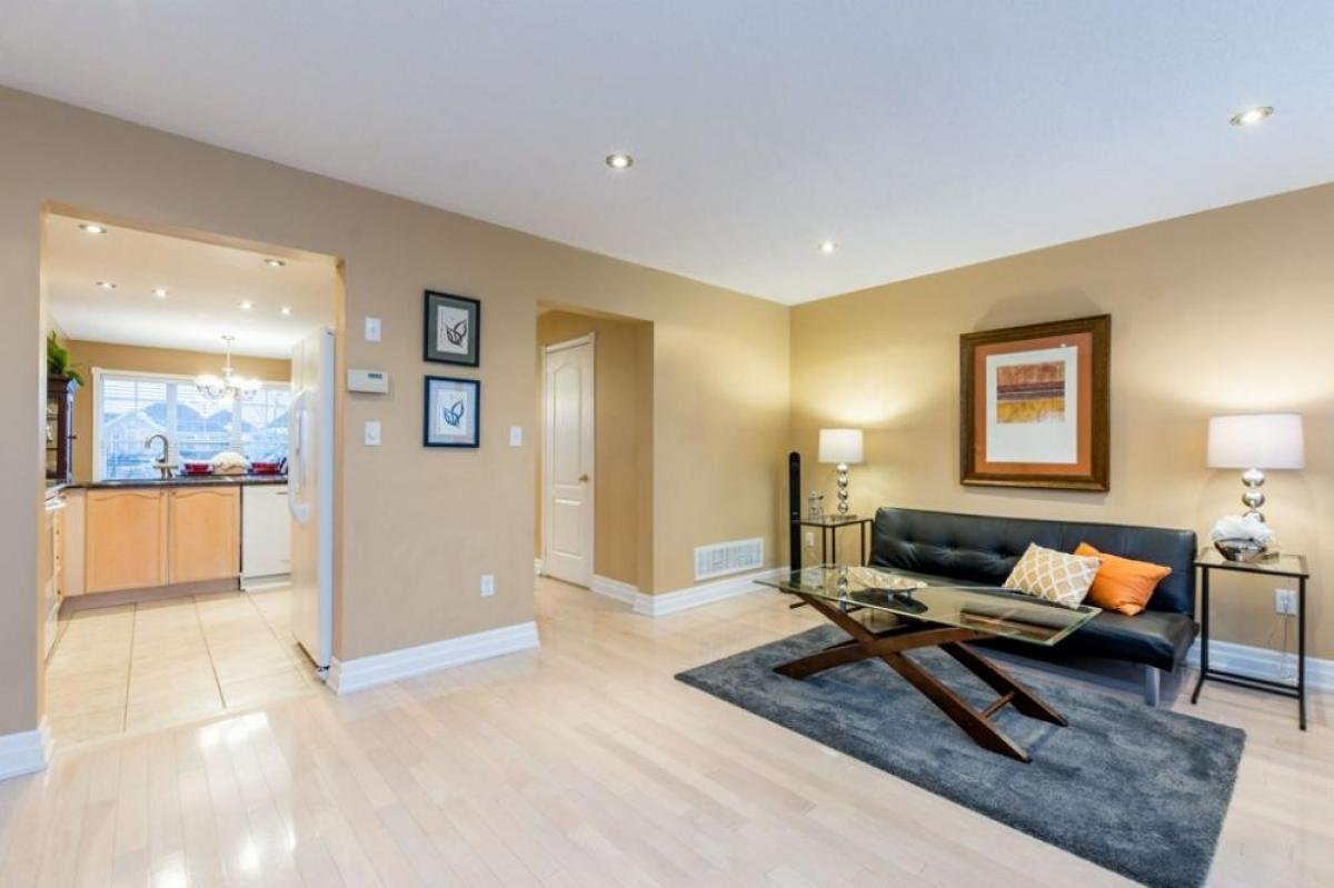 Picture of Townhome For Sale in Mississauga, Ontario, Canada