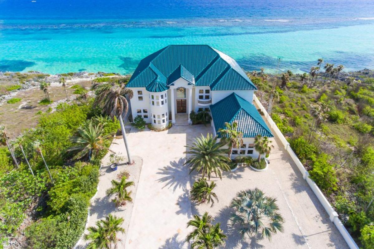 Picture of Multi-Family Home For Sale in Grand Cayman, Grand Cayman, Cayman Islands