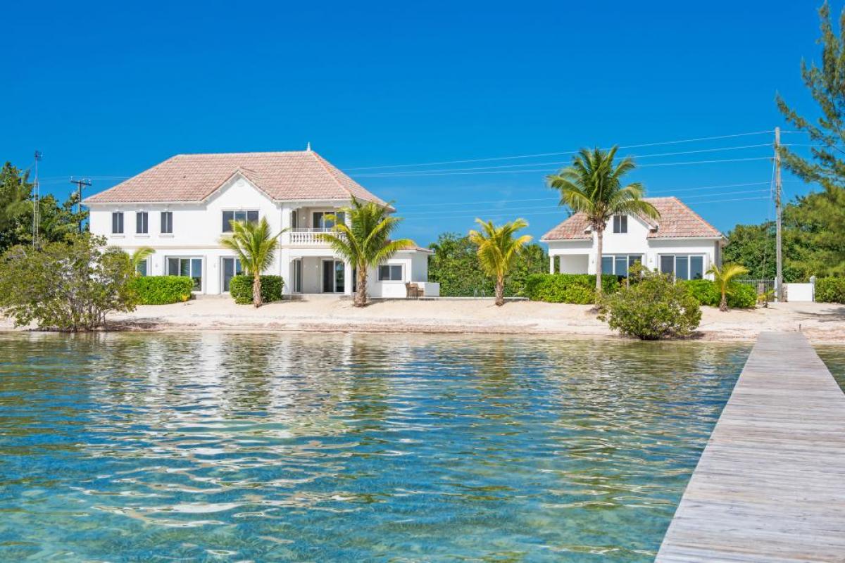 Picture of Multi-Family Home For Sale in Grand Cayman, Grand Cayman, Cayman Islands
