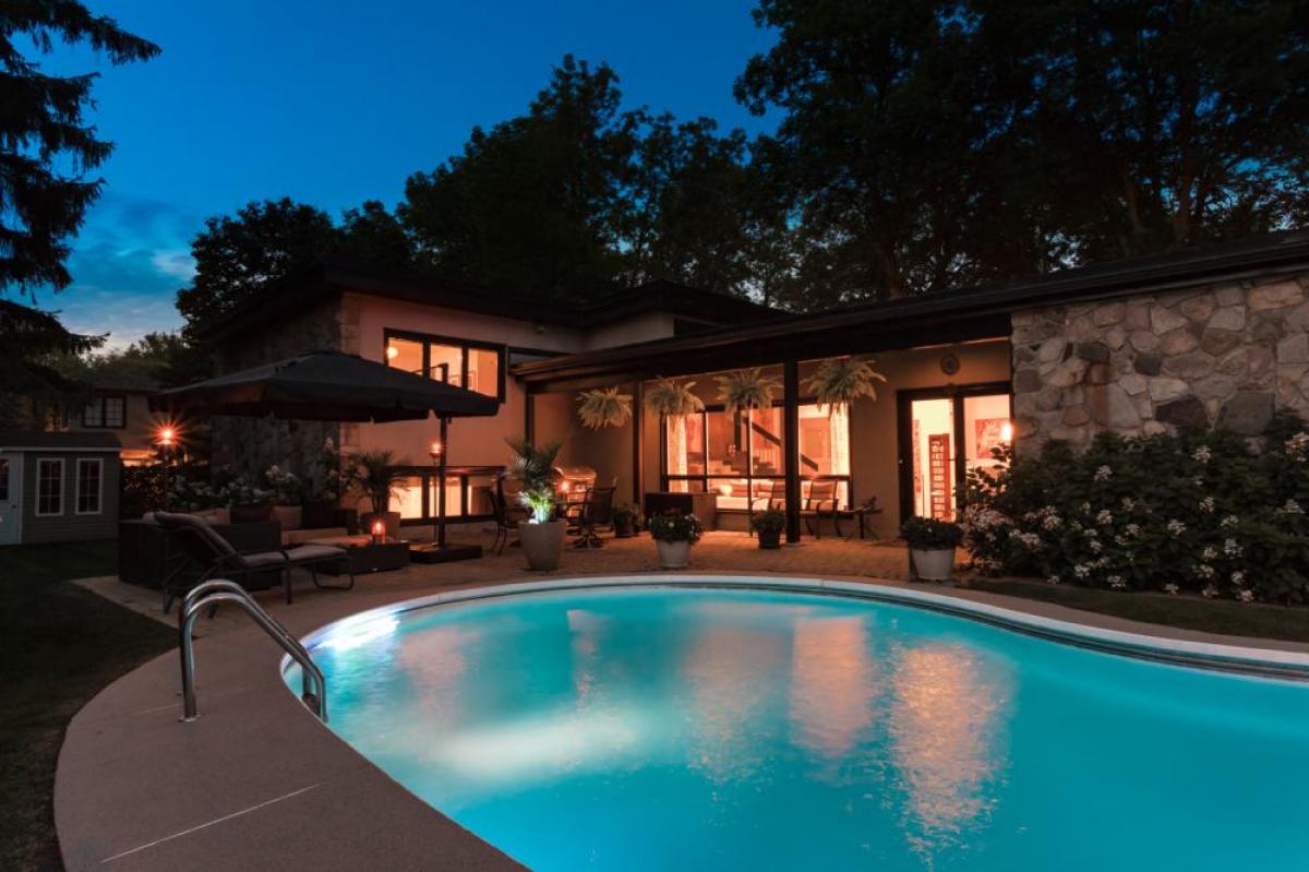 Picture of Home For Sale in Beaconsfield, Quebec, Canada