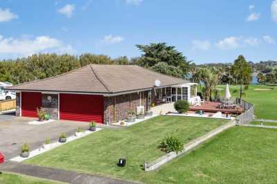 Bungalow For Sale in Auckland, New Zealand