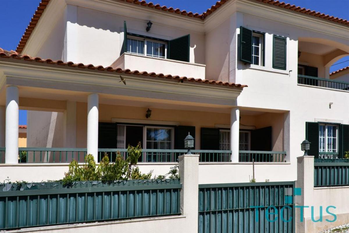 Picture of Villa For Sale in Lisboa, Lisboa, Portugal