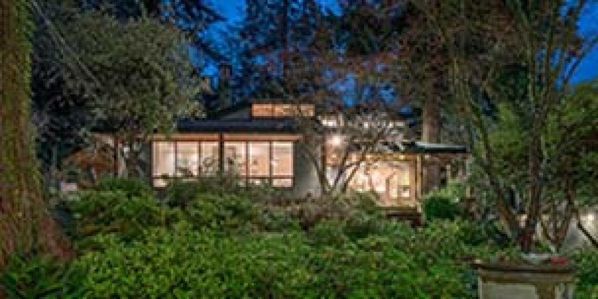 Picture of Home For Sale in West Vancouver, British Columbia, Canada