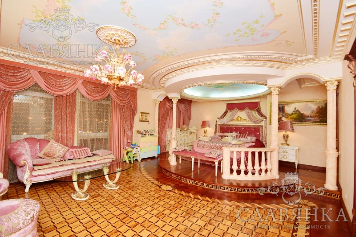 Picture of Multi-Family Home For Sale in Moscow, Moscow City, Russia