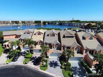 Townhome For Sale in Jupiter, Florida