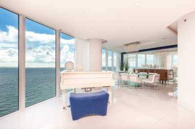 Condo For Sale in Hollywood, Florida