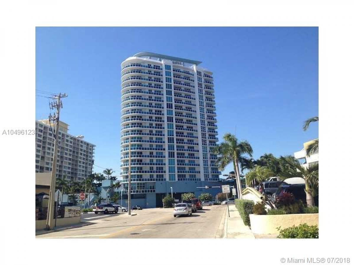 Picture of Home For Sale in North Bay Village, Florida, United States