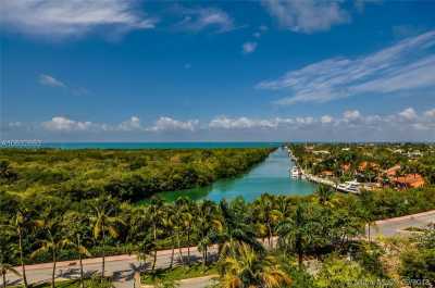 Home For Sale in Key Biscayne, Florida