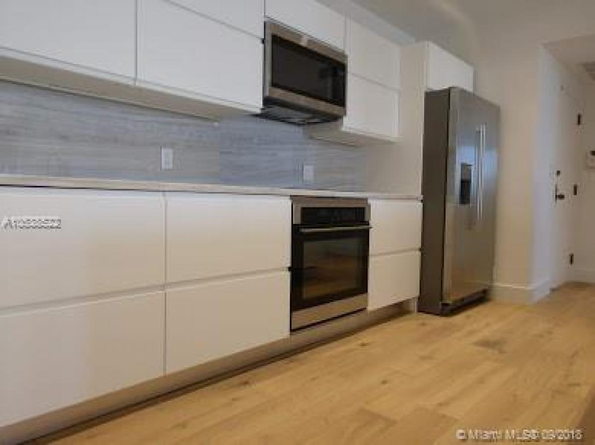 Picture of Home For Sale in Key Biscayne, Florida, United States