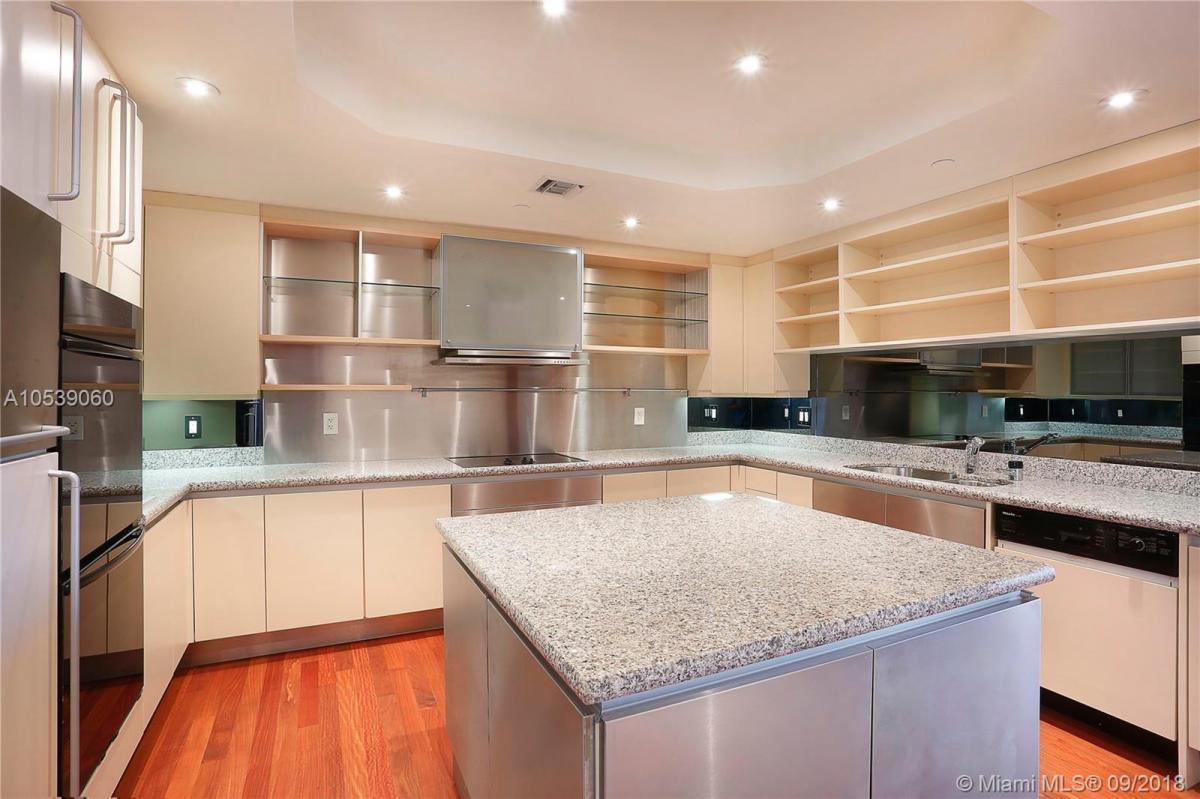 Picture of Home For Sale in Key Biscayne, Florida, United States