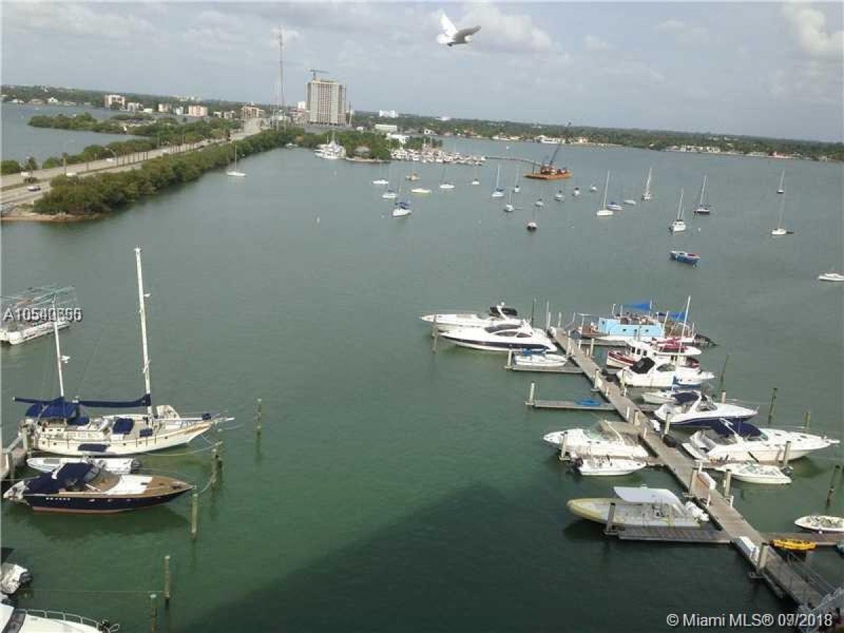 Picture of Home For Sale in North Bay Village, Florida, United States