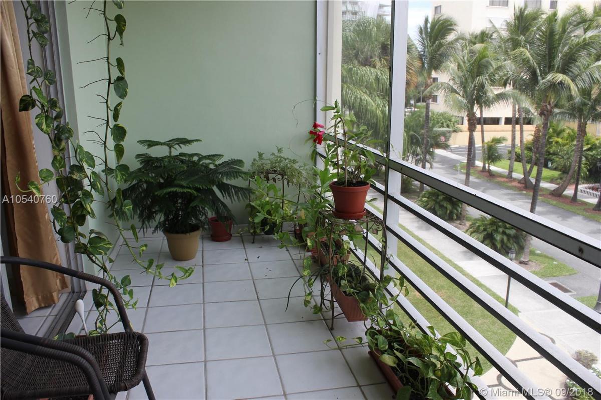 Picture of Home For Sale in Key Biscayne, Florida, United States