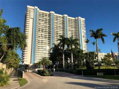 Home For Sale in Key Biscayne, Florida