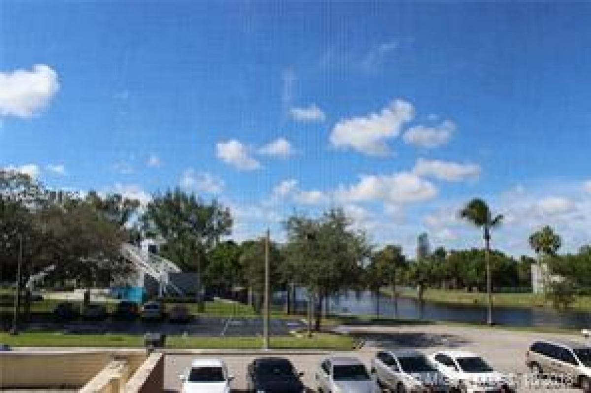 Picture of Home For Sale in North Miami Beach, Florida, United States