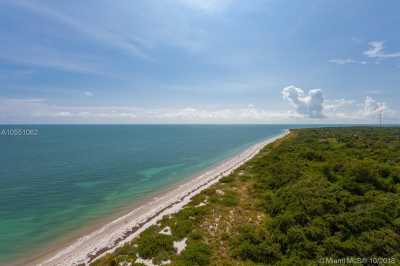 Home For Sale in Key Biscayne, Florida