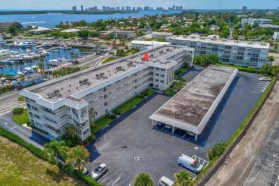 Apartment For Sale in North Palm Beach, Florida